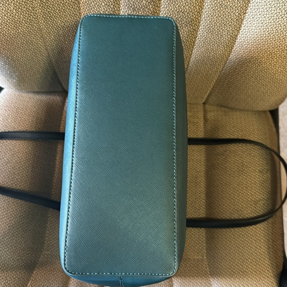 Kate Spade Large Tote with zipper - Picture 5 of 6